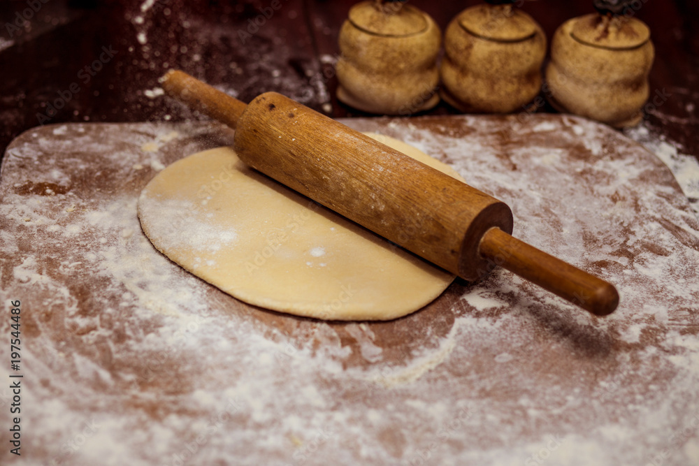 Roll out dough with rolling pin. Making bread. Cooking Process Concept (скалка и тесто) Roll out dough with rolling pin. Making bread. Cooking Process Concept (скалка и тесто)