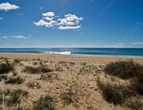 Dünen, schöner Sandstrand und blaues Meer © Stimmungsbilder1