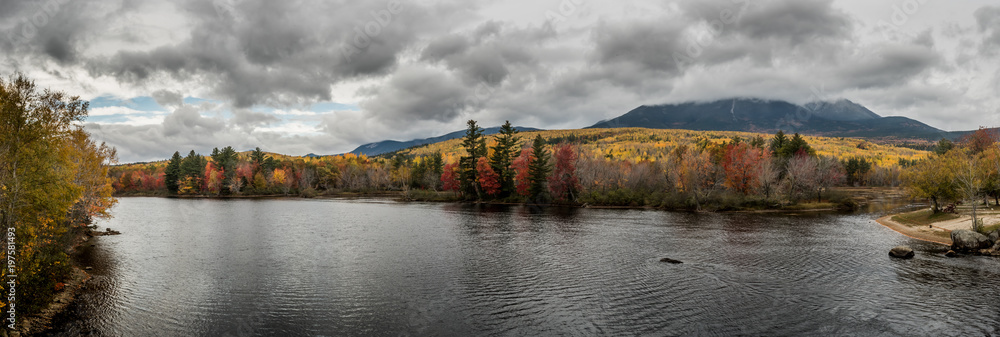 Naklejka premium Penobscot River and Mount Katahdin Panorama
