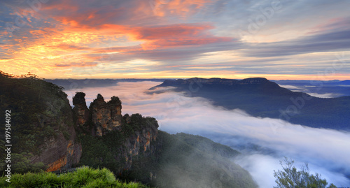 Sunrise Queen Elizabeth Lookout Three Sisters Blue Mountains