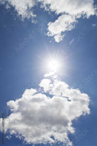 青空と雲と太陽