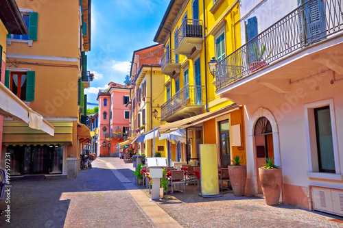 Fototapeta Naklejka Na Ścianę i Meble -  Peschiera del Garda colorful Italian architecture view