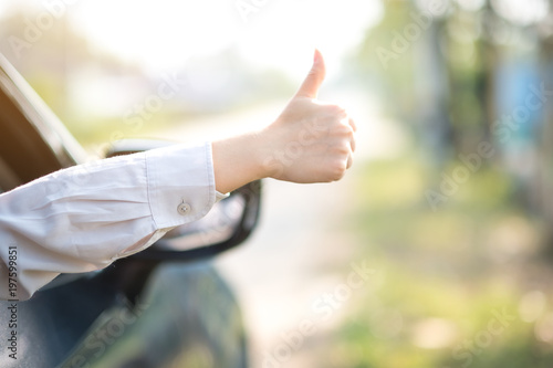 Drive with confidence, Thumb-up