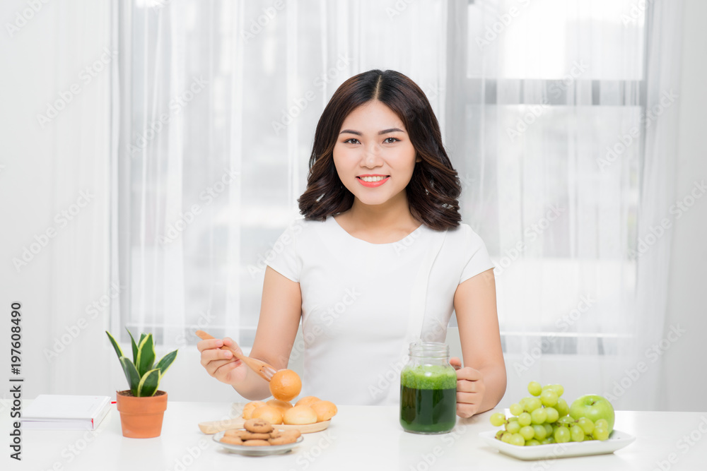 Healthy Meal. Happy Beautiful Smiling Woman Drinking Green Detox Vegetable Smoothie. Healthy Lifestyle, Food And Eating. Drink Juice. Diet, Health And Beauty Concept.