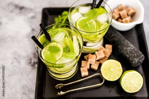 mojito cocktail alcohol bar long drink