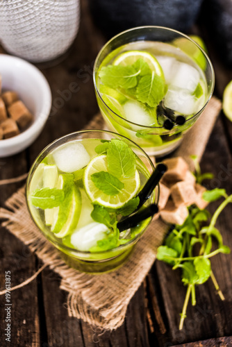 mojito cocktail alcohol bar long drink