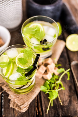 mojito cocktail alcohol bar long drink