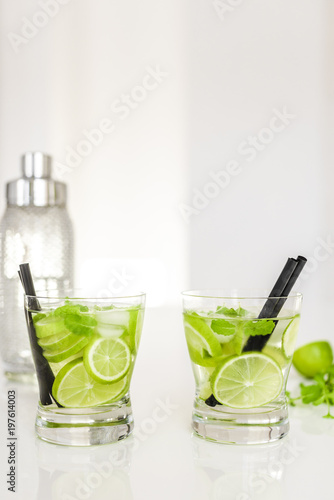 mojito cocktail alcohol bar long drink