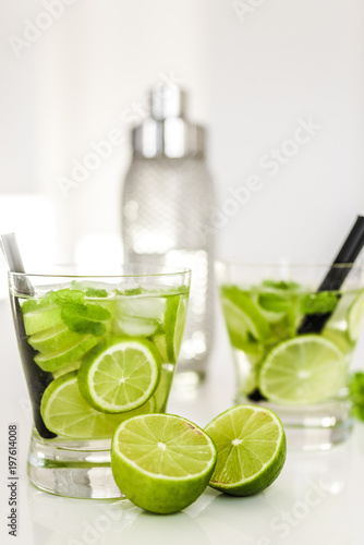 mojito cocktail alcohol bar long drink