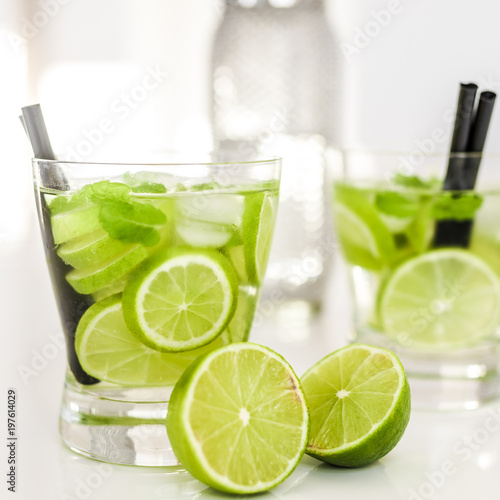 mojito cocktail alcohol bar long drink