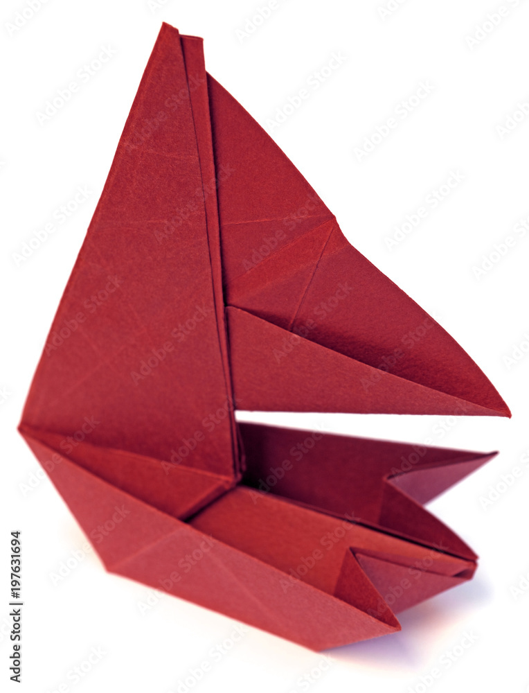 origami, catamaran papier rouge Stock Photo | Adobe Stock