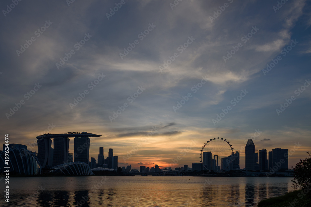 Naklejka premium Singapore skyscrapers at dusk