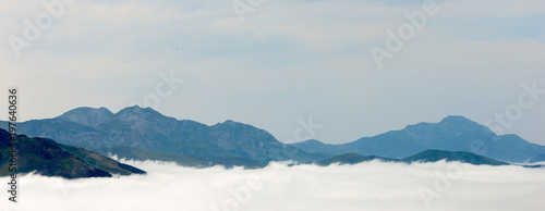 Obraz na płótnie Mountain-Pyrenees-Sea Cloud
