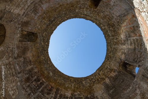 Turm mit Loch in Split Sänger Acapella Musik Klapa Vestibul