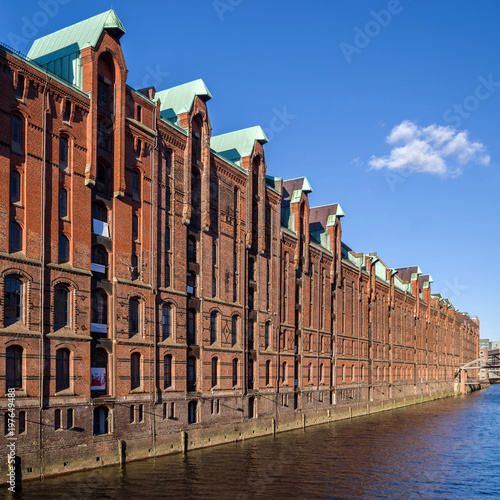 Speicherstadt Hamburg Fassade im Sonnenlicht und im quadratischen Format