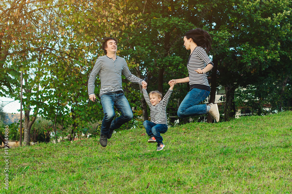Obraz premium happy young family spending time together in park