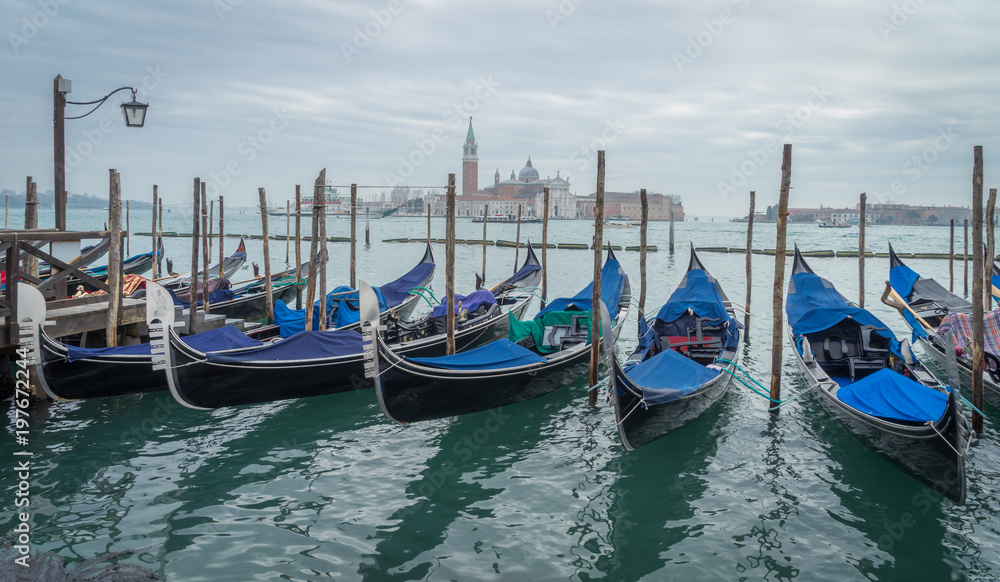 Venise, Italy - 03 10 2018: Le grand canal, ses gondoles et l'église San Giorgio Maggiore en fond