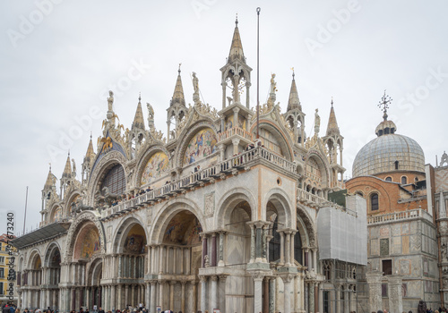 Venise, Italy - 03 10 2018: Le grand canal, la place San Marco la Basilique San Marco et ses détails de colonnes de marbre
