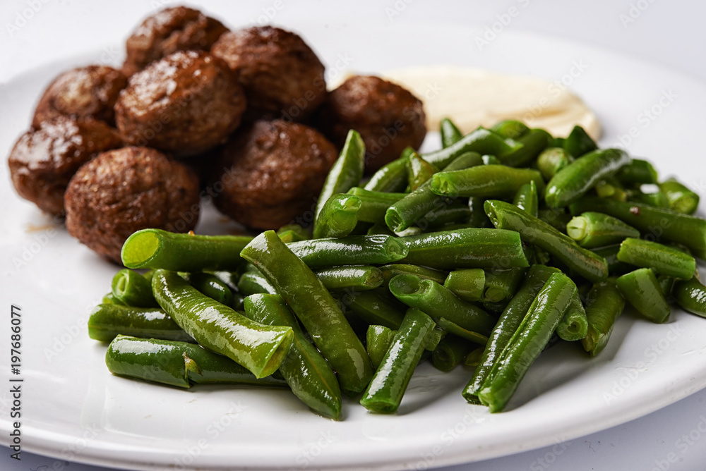 meatballs and green beans 
