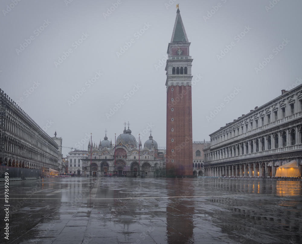 Venise, Italy - 03 11 2018: La place San Marco, la Basilique San Marco et la Tour Campanile vue depuis la place