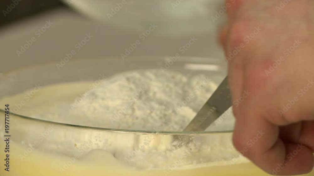 Process of manual stirring dough for dessert