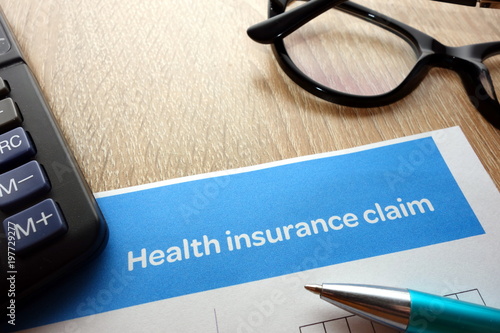 Foto Health insurance claim form on desk