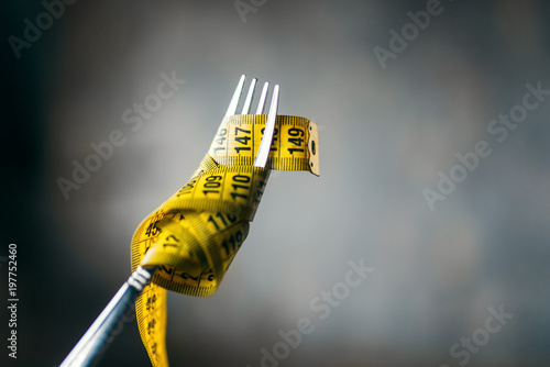 Εκτύπωση καμβά Measuring tape on a fork closeup, weight loss