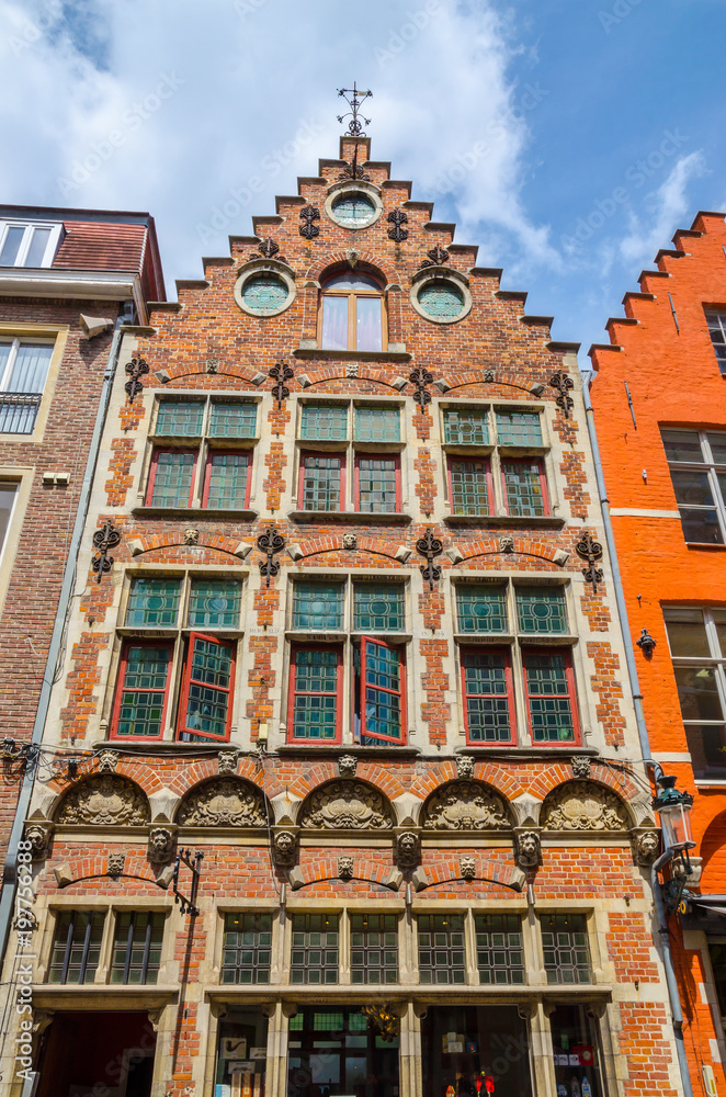 Fototapeta premium Beautiful narrow streets and traditional houses in the old town of Bruges (Brugge), Belgium