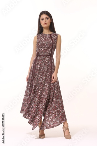 Konstfotografi executive young indian business woman in summer dress full body photo high stile