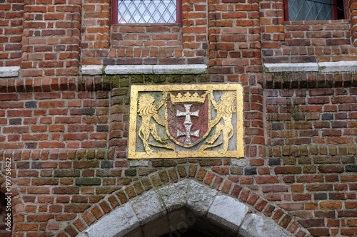 Fototapeta Gdańsk, Polska - Lwy Gdańskie z herbem miasta (korona i dwa krzyże)