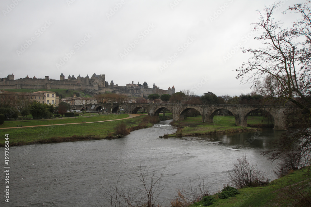 Obraz premium Medieval Carcassone town view, FranceView of the big Castle of Carcassonne at sunset from the town.