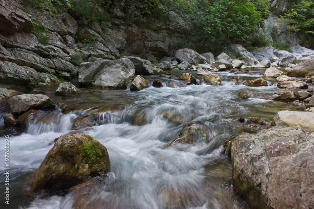 Une rivière du sud de la france Une rivière du sud de la france