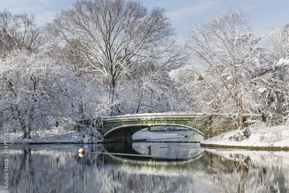 Fototapeta premium Lullwater Bridge Fresh Snow