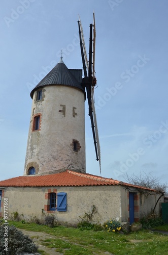 Rairé en Vendée. Créé vers 1560, seul moulin à vent de France ayant toujours fonctionné