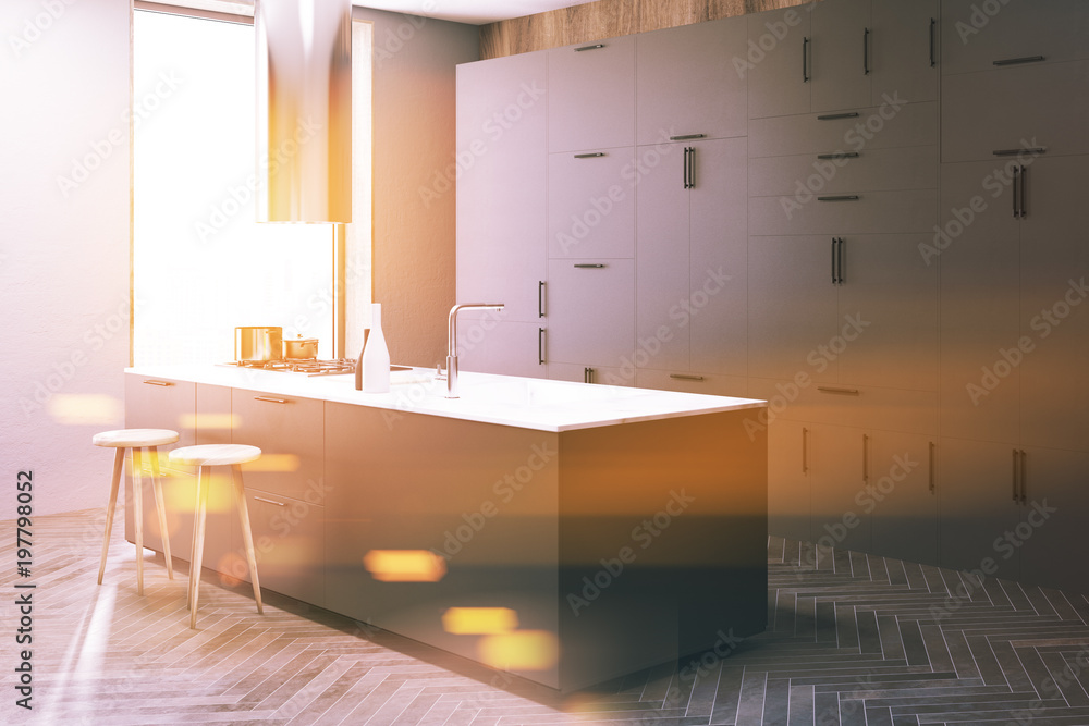 Dark gray kitchen corner, bar toned