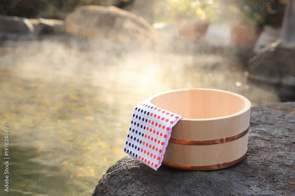 Fototapeta premium Ryokan kąpiel na świeżym powietrzu-onsen