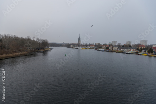 Die Havel in Potsdam an einem bedeckten Frühlingsmorgen © parallel_dream