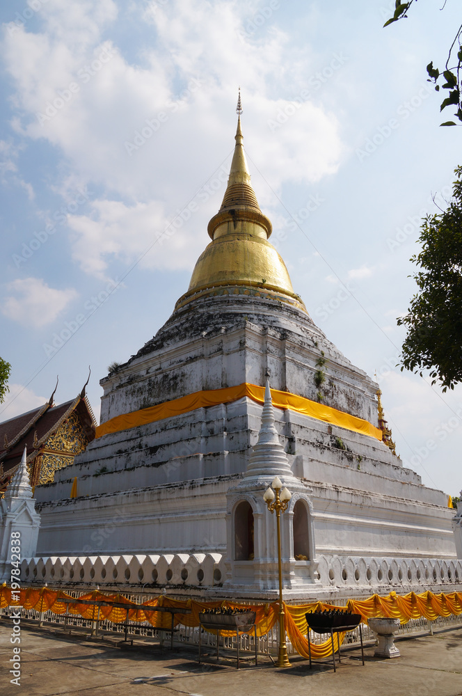 Naklejka premium Beautiful Wat Phra Kaew Don Tao, Lampang,Thailand.