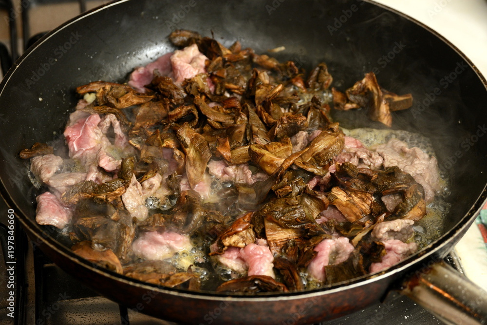 イタリア料理 フィレンツェ風Tボーン・ステーキ、ビステッカ