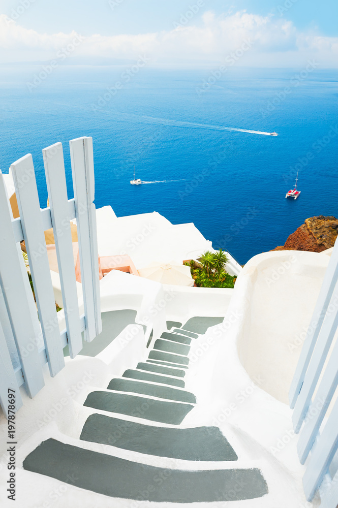 White architecture on Santorini island, Greece. - obrazy, fototapety, plakaty 