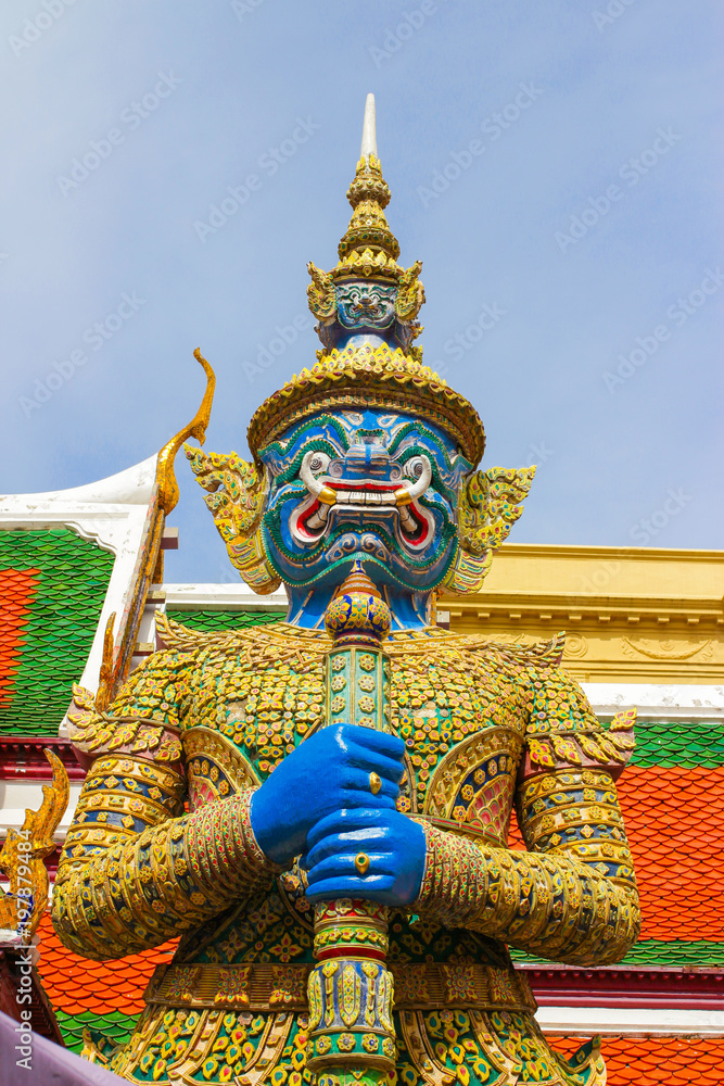 Fototapeta premium Gigant w Grand Palace Tajlandii Świątynia Szmaragdowego Buddy