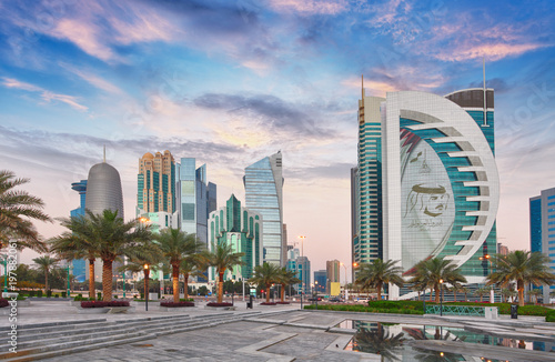 Fotografía DOHA, QATAR - MARCH 9, 2018: Doha West Bay view from Sheraton Park, Doha, Qatar, Middle East