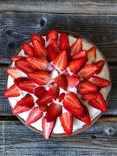 Delicious cake with fresh strawberries and cream 