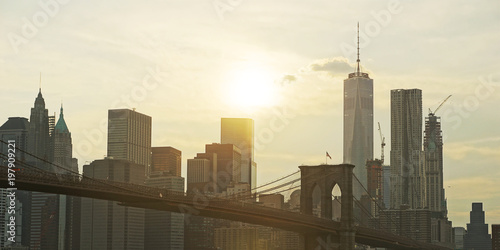 Manhattan Skyline mit Sonne