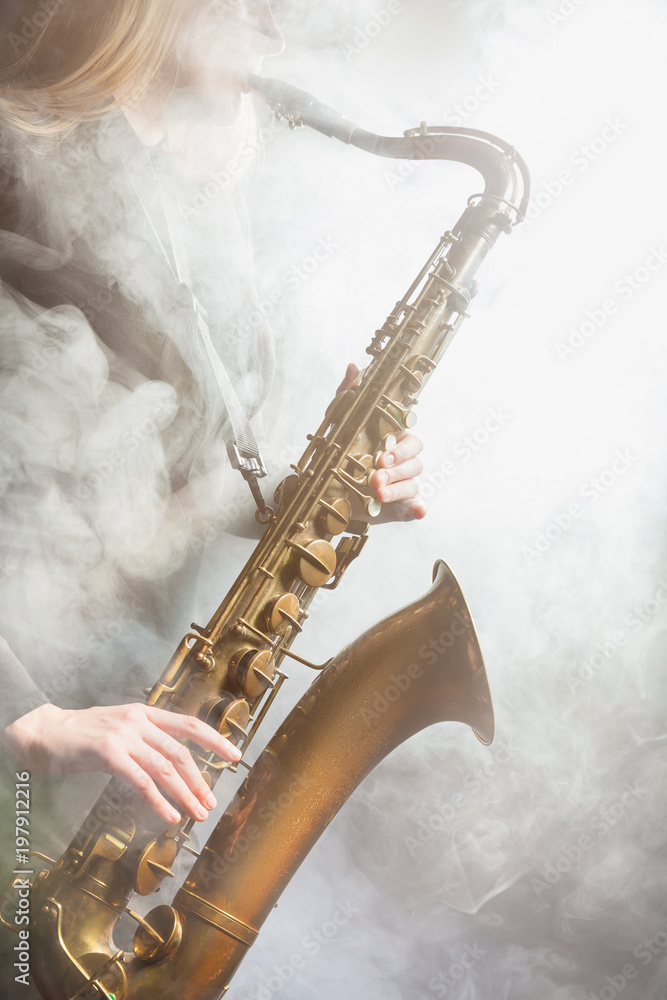 Obraz premium Saxophone in the fog