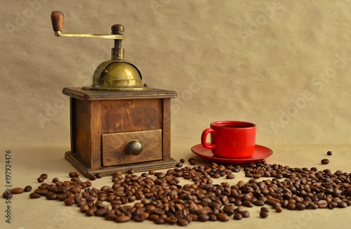 The incredible aroma of coffee, ground by an old coffee grinder, storing old recipes of the Royal drink is a real magic.