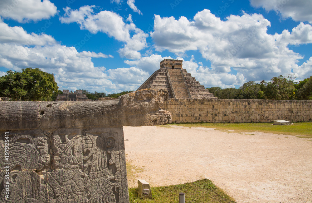 Mexico, Chichen Itzá, Yucatán. Mayan pyramid of Kukulcan El Castillo 