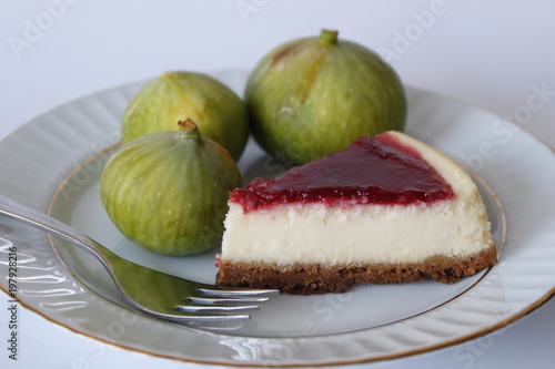 Cheesecake and figs