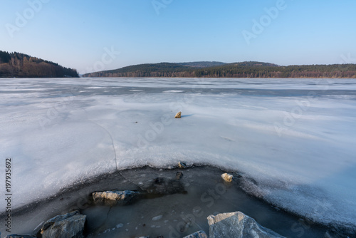 Wallpaper Mural auftauendes Eis am Lipno Stausee Torontodigital.ca