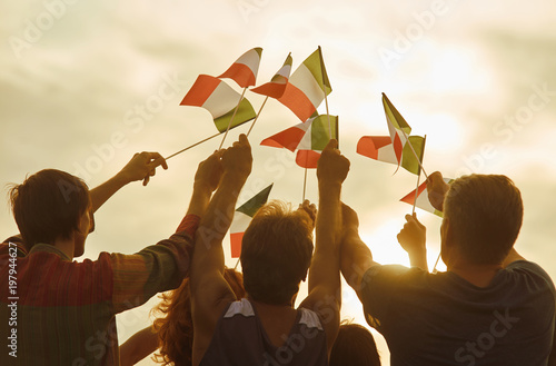 Fotografie Glowing sun on patriotic italian people
